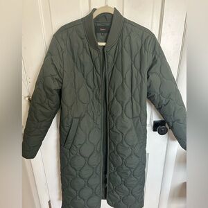 Women’s Quince Featherless Quilted Puffer Long coat, size M